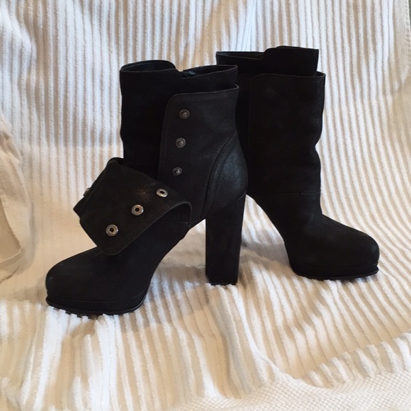 Vera Wang Boots - Picture 2 of 4